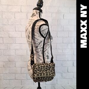 SALE. Sm Maxx NY Swing Bag